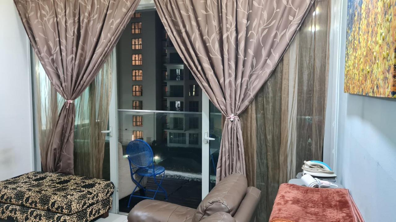 Hostel At Regalia Sky Pool Kuala Lumpur Extérieur photo